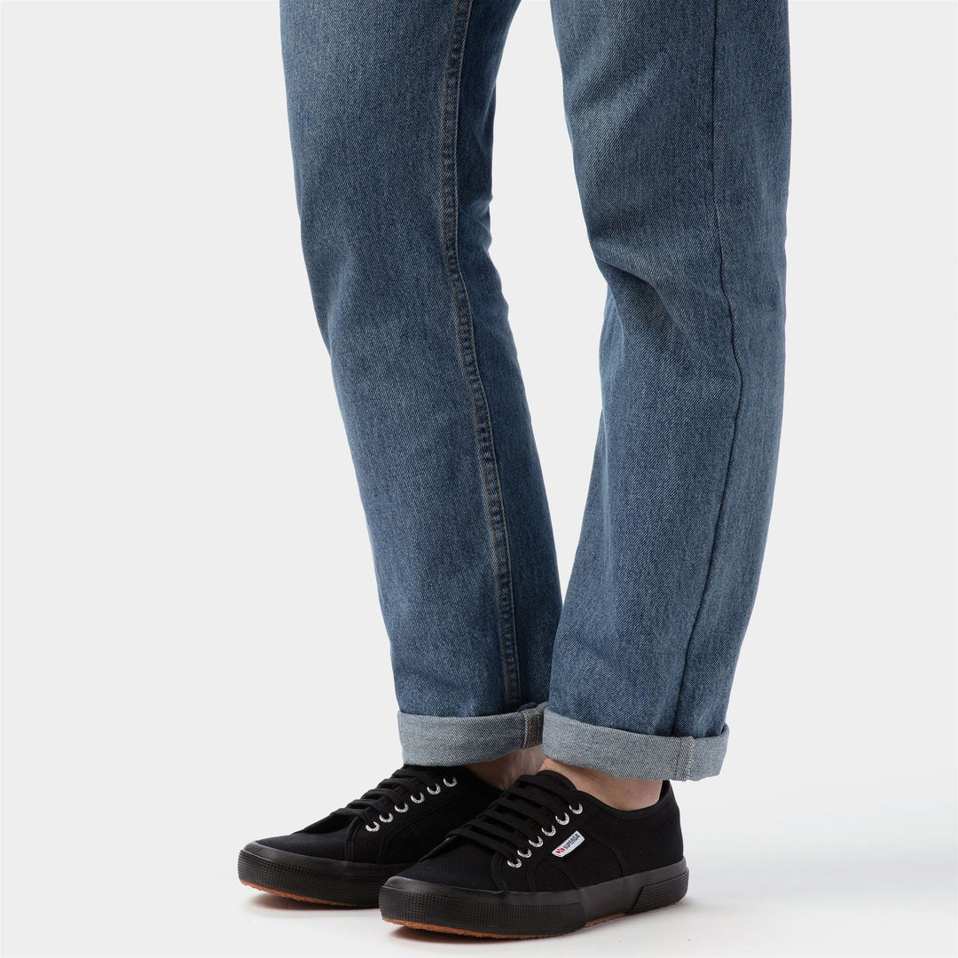 Klassische Unisex-Sneaker in Vollschwarz mit Obermaterial aus Baumwolle main